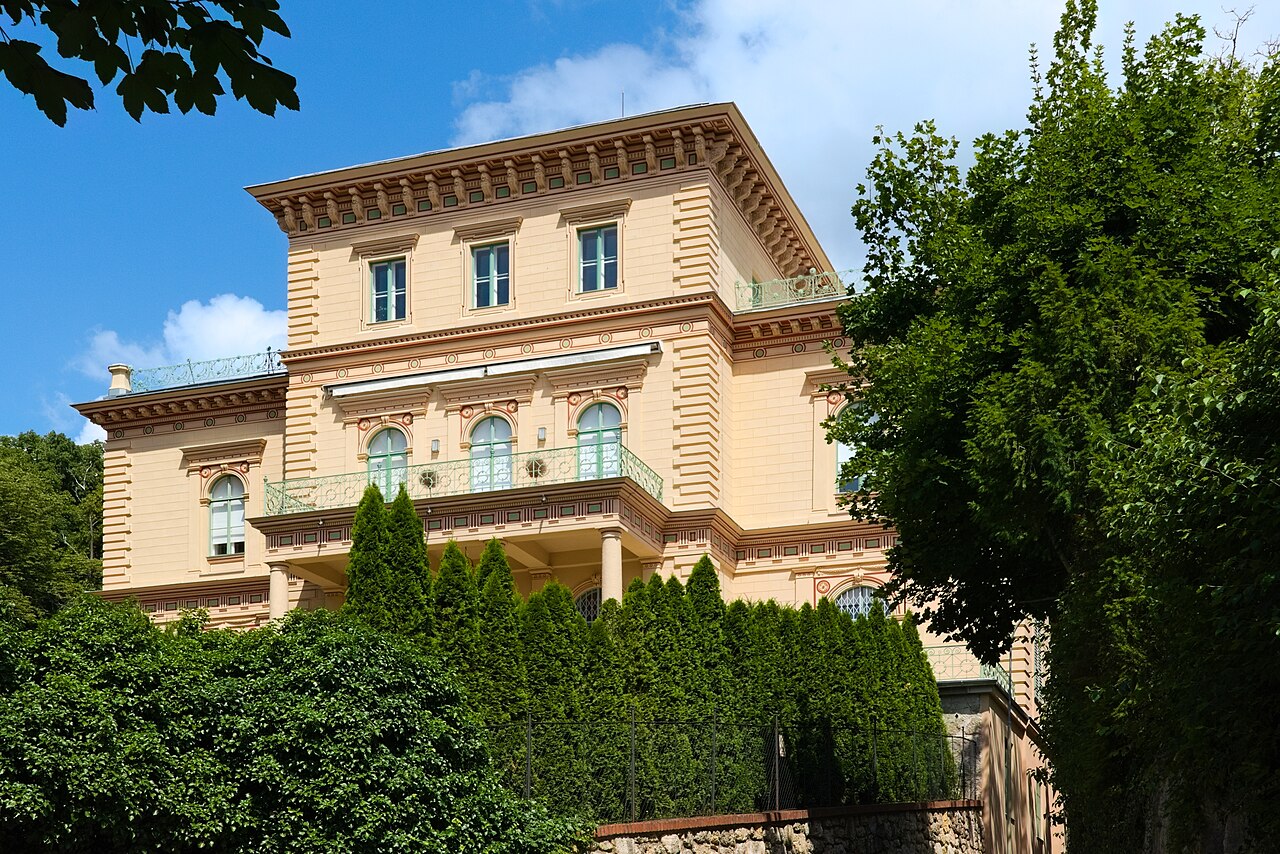 Italianate villa