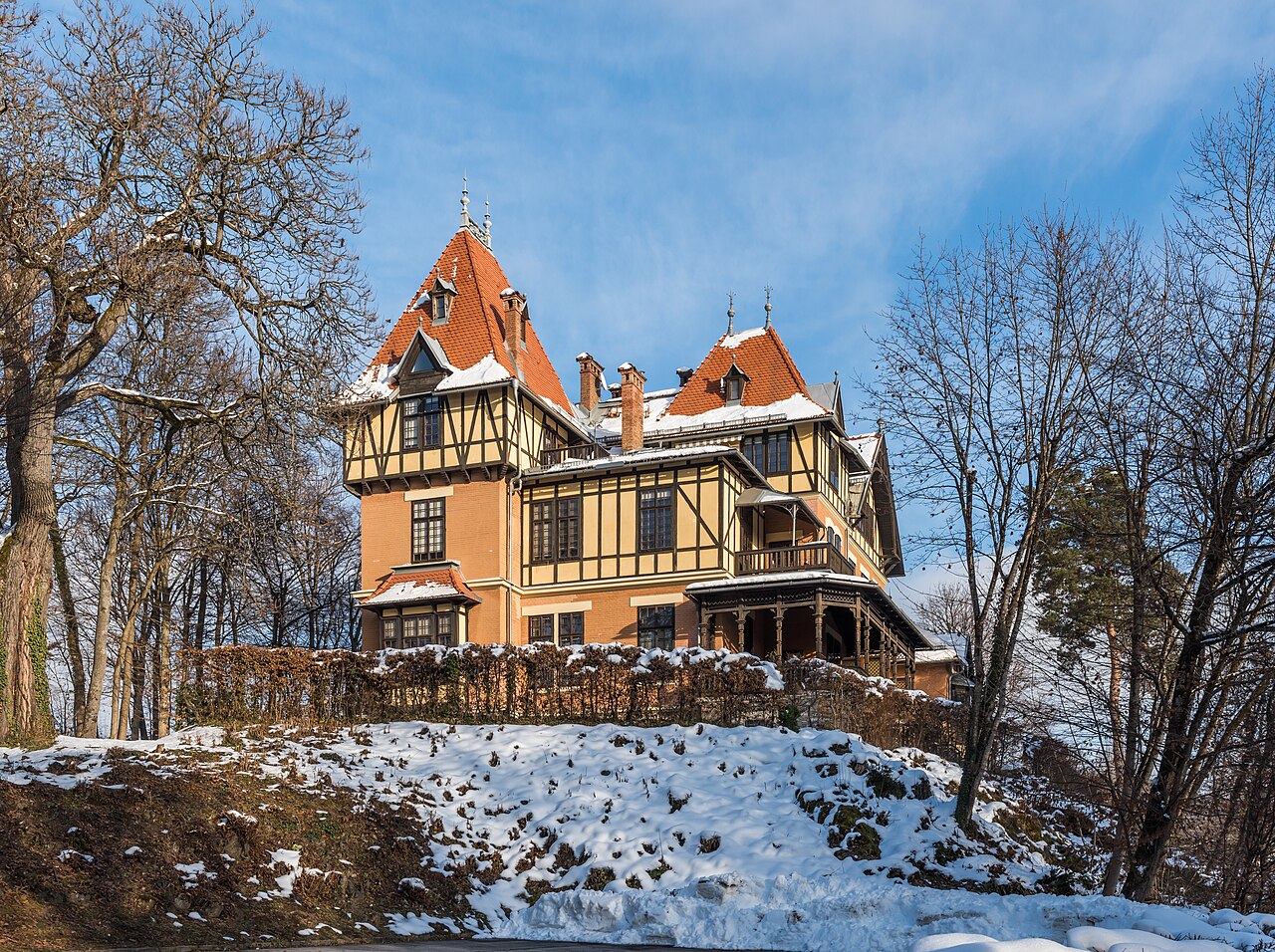 Lakeside heritage home