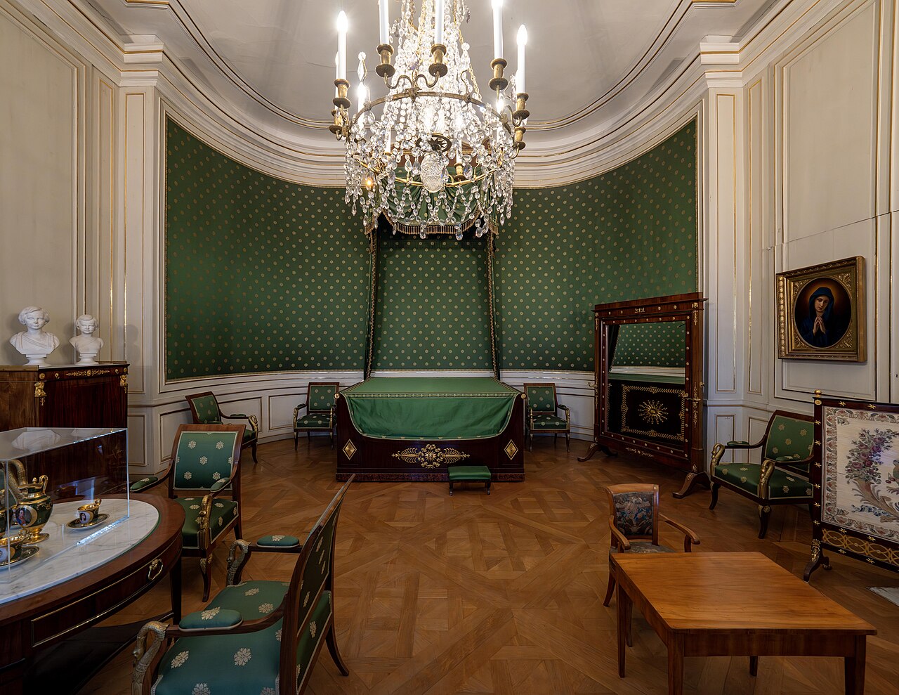 Royal green bedroom