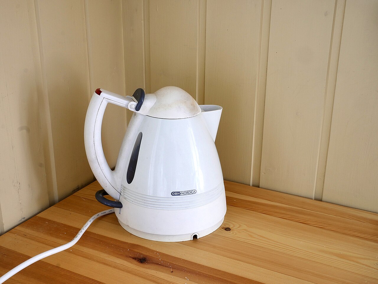 White kettle